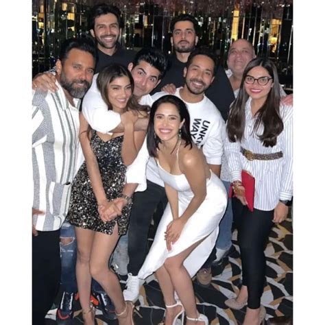 Pyaar Ka Punchnama reunion: Kartik Aaryan happily poses with Nushrratt ...