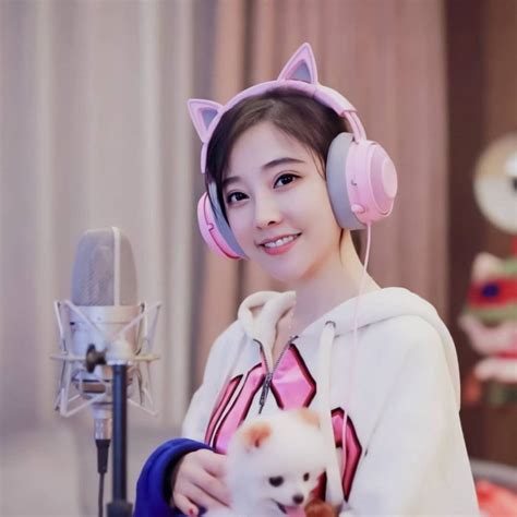 Streamer Slept In Only 3 Hours A Day & Suddenly Fainted On Live Stream