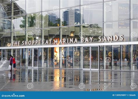 SINGAPORE - 12 October 2018: Canal and Boat at the Shoppes at Marina ...