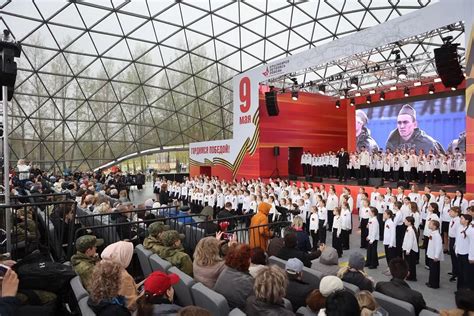 Школьники Красноярска провели фестиваль в честь 80-летия Победы