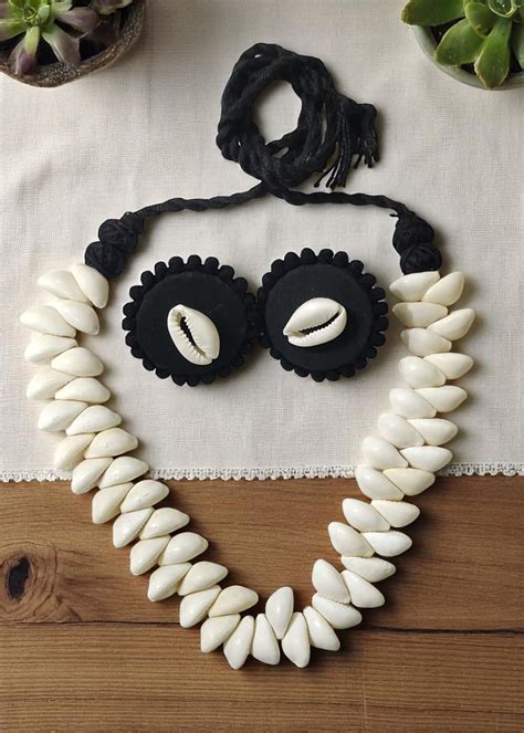 Hand-Crafted Natural Sea Shell Necklace Set - Jewel Wala