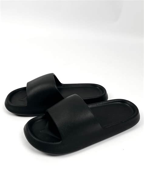 شبشب رياضي بلاستيكي أسود مقاس 44 Sports Plastic Slipper Black Size 44