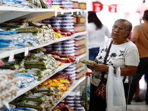 Chavismo admite que Venezuela importa el 50% de los alimentos | La ...