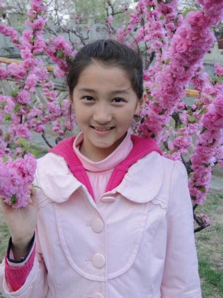 关晓彤少女时期的自拍照片,春天桃花盛开风景照-花季美