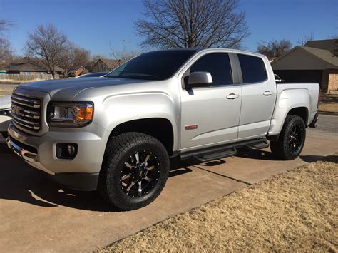 2016 GMC Canyon All Terrain with 18 Inch Moto Metal Wheels