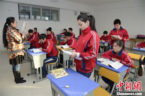 在内蒙古留学的蒙古国学生学习汉语(组图)-搜狐新闻