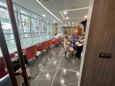 Piccola, ma elegante e ben fornita: recensione China Airlines lounge ...
