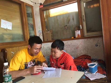市教育局志愿者开展关爱外来务工人员服务活动--郑州教育信息网