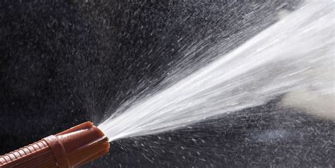 9 Razones por las que sientes que tienes que orinar todo el tiempo - Men's Health Latam