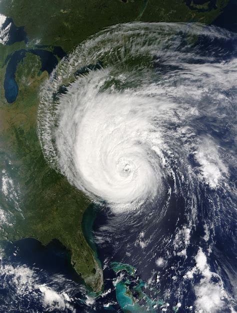 西太平洋的台风“兰”-这张图片的元素由美国宇航局提供素材-高清图片-摄影照片-寻图免费打包下载