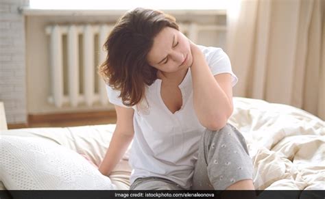Pain in the Right Side of Neck: गर्दन के दाहिनी तरफ क्यों होता है दर्द ...