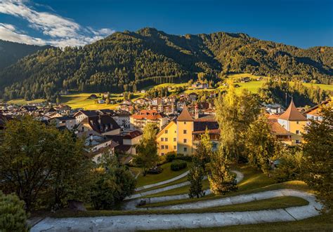 Download wallpaper road, landscape, mountains, home, valley, Italy ...