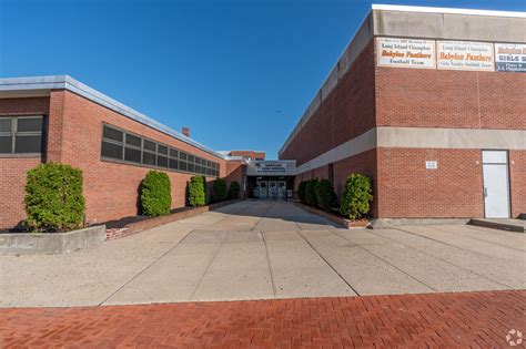 West Babylon, NY City Guide | About Living in West Babylon - Homes.com