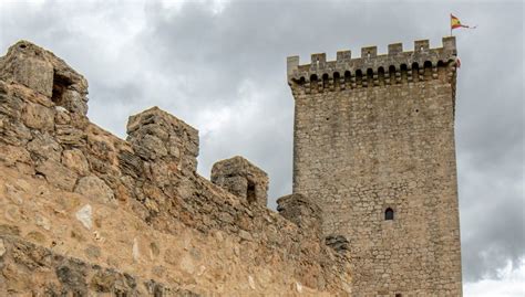 Entrada a la Torre del Homenaje del castillo de Peñaranda, Peñaranda de ...