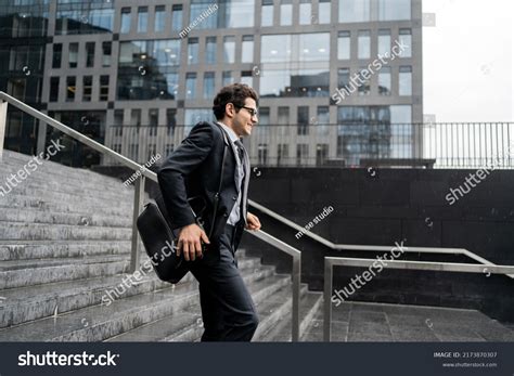 Business Man with Glasses 的图像结果