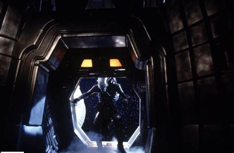 Alien Behind 的图像结果