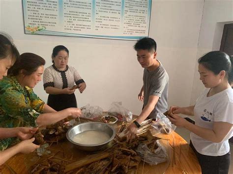 襄阳黄龙：举办端午包粽子和唱红歌比赛 - 乡村网-中国乡村经济网