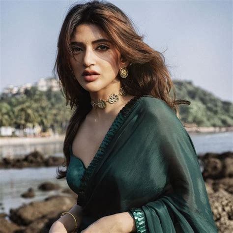 Khushi Kapoor brings romantic pastels to the wedding season in a mint ...