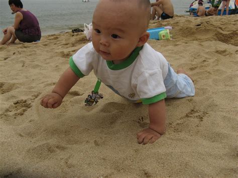 小孩子为什么喜欢玩沙子 小孩子玩沙有什么好处 - 每日头条