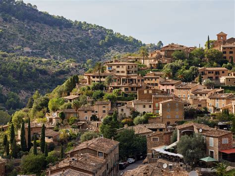 How to manage airport stress: 10 hacks to help you survive the 2022 ...