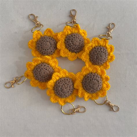 Sunflower Keychain – enchanted-threads