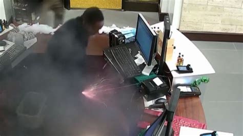 Electric Cigarettes Exploding in Pockets 的图像结果