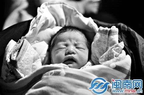 西安：一女婴被取名“王者荣耀”并上户口 新闻链接：“赵C姓名权”二审庭外和解 赵C改名_腾讯视频