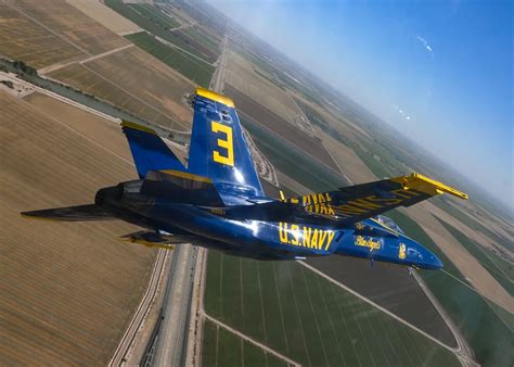 Blue Angels make first air show debut of 2025 at El Centro Air Show