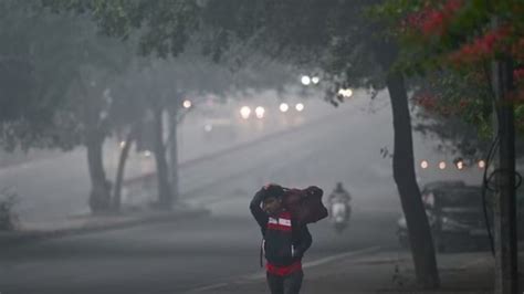 Poor AQI in Delhi: ഡൽഹി ഒരു ഗ്യാസ് ചേംബർ: വായുവിൻ്റെ ഗുണനിലവാരം 'വളരെ ...