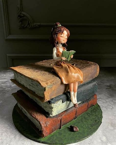 Stack of Book Cakes How To 的图像结果