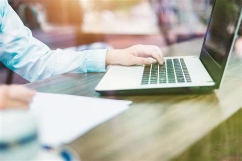 Business Person Using Computer 的图像结果