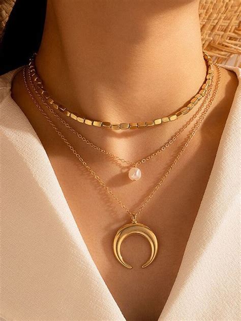 Buy Necklaces for Women Online With Elegant And Modern Styles