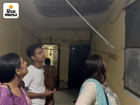 Crusts fell from the ceiling in Surat's Adajan residence | આવાસ છે કે ...
