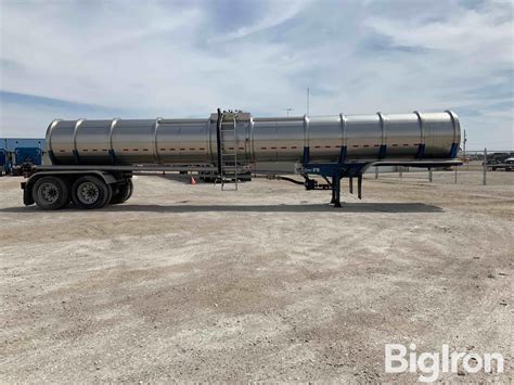1981 Polar 5500-Gallon Stainless Steel T/A Tanker Trailer ...