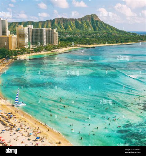 Hawaii waikiki beach in Honolulu city, aerial view of Diamond Head ...