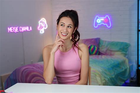 Djamila Roblox 的图像结果