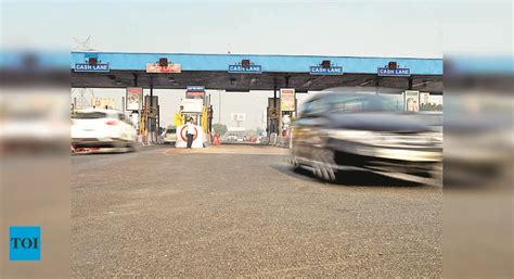 Delhi Toll Plaza: You’re tagged: RFID to make toll passage faster ...
