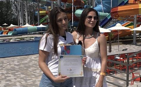 Aqua Park "Raj" nagradio najbolju učenicu gimnazije - Vrnjačka Radio ...