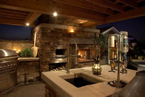 Outdoor Kitchens and Fireplaces - Bellaire Landscape Inc.