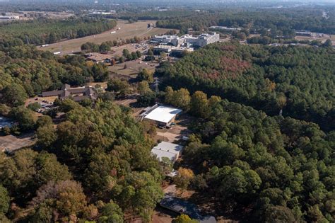 1919 Chadwick Dr, Jackson, MS 39204 - Excellent Condition Store ...