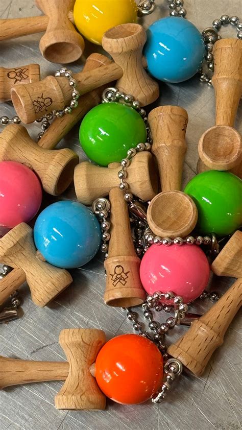 BROKEN BONES – Sweets Kendamas