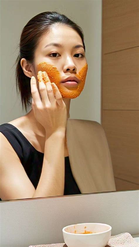 DIY Papaya Scrub At Home To Exfoliate Your Skin