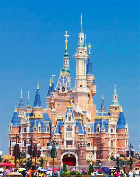 上海迪士尼乐园今天重新开放 第一批游客戴口罩入园|上海迪士尼|上海_新浪新闻