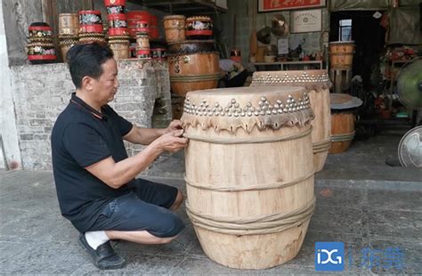 人文摄影：传统的手工制鼓工艺，环境很艰苦，能传承下去吗？