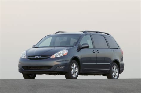 The 2009 Toyota Sienna Is the Good Minivan You Remember