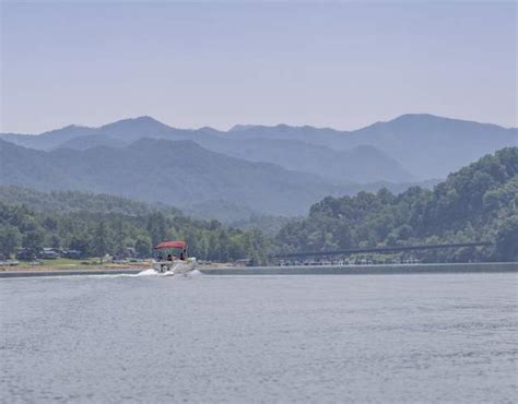Boating on Fontana Lake - Get Out on the Water!