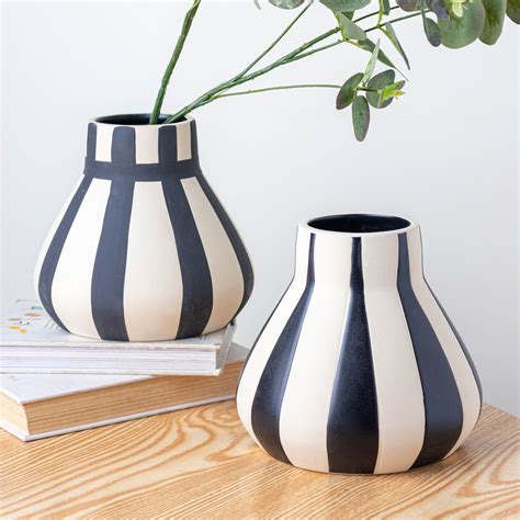 Matte Textured Vase Online - Premium Vase | Nestasia