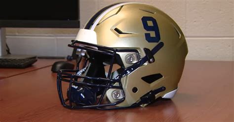 Gallaudet University gets new 5G football helmets for deaf athletes ...