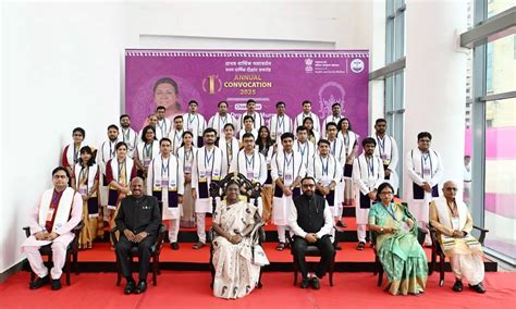 AIIMS Kalyani first convocation held, President Murmu asks doctors to ...