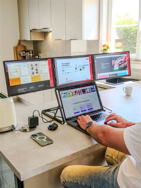 Innovative Dual Screen Laptops | Aura Displays